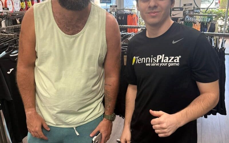 📸 Higuain, sei davvero tu? Foto virale di un fan col Pipita IRRICONOSCIBILE, è AI? 😳