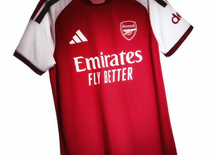 📸 Omaggio allo stadio e telefonate coi calciatori: l’Arsenal annuncia l’Home Kit 26-27 🤩