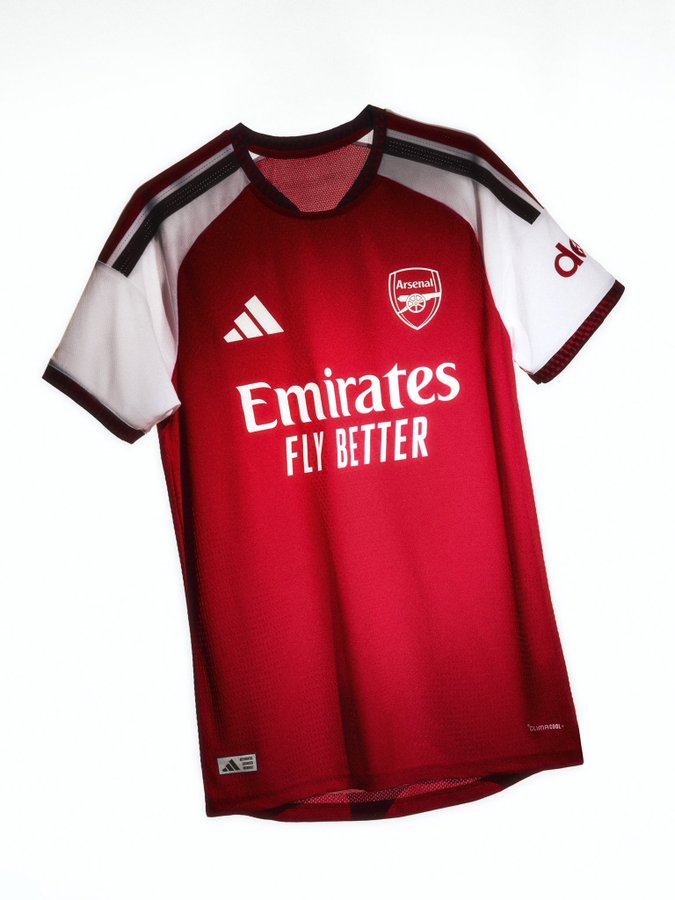 📸 Omaggio allo stadio e telefonate coi calciatori: l’Arsenal annuncia l’Home Kit 26-27 🤩