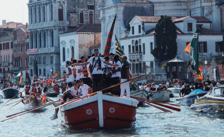 🎥 Festeggiamenti LEGGENDARI per il Venezia: battelli e gondole: che spettacolo! 😍