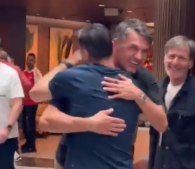 🎥 Maldini-Zanetti, che incontro: l’abbraccio tra i due è 😍