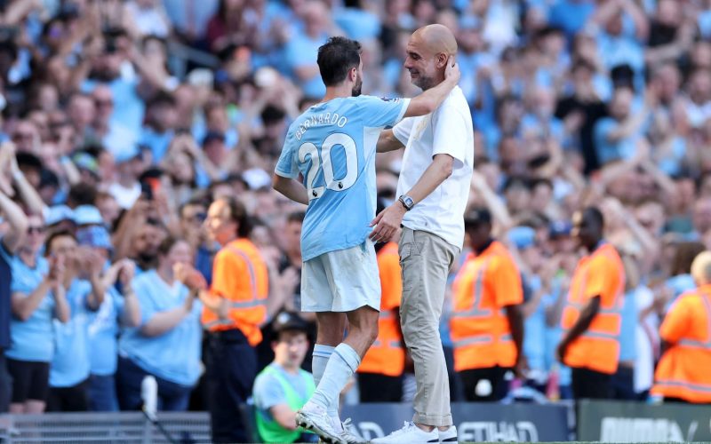 ❣️ Ultima col City per Guardiola: dedica 😍 del pubblico, Pep si asciuga le lacrime con la t-shirt