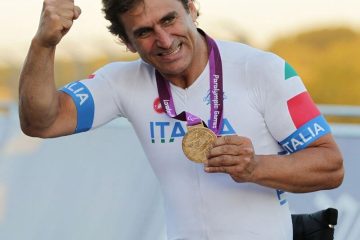La FIGC dispone 1 minuto di silenzio su tutti i campi per Alex Zanardi: il comunicato