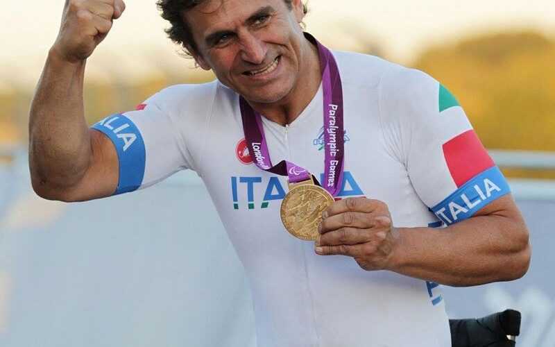 La FIGC dispone 1 minuto di silenzio su tutti i campi per Alex Zanardi: il comunicato