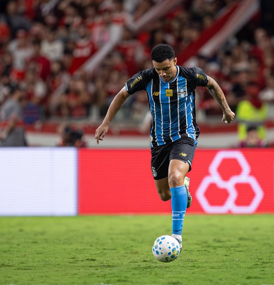 🔥 La Fiorentina batte un colpo in difesa: in arrivo Viery dal Gremio
