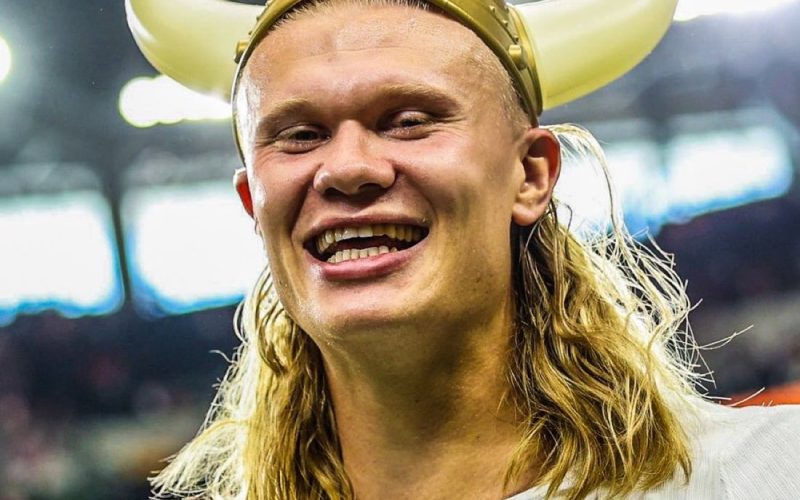 🇳🇴 “Non lo vedi per 90 minuti e poi decide la partita”. La reazione social di Haaland è da 🤣