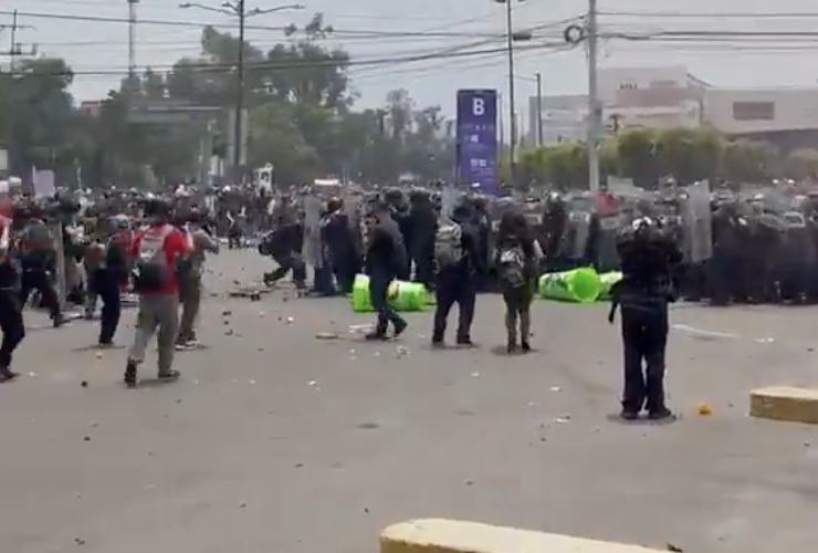❌ Scontri tra manifestanti e polizia durante Messico-Sudafrica 📹