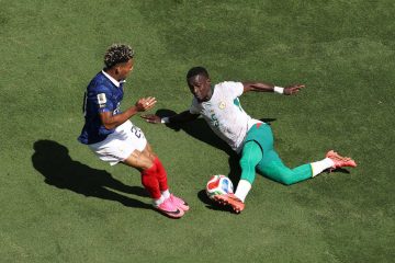 🎥 Gaffe della RAI su Francia-Senegal: “Ecco come cercano di ripararsi dal caldo alcuni giocatori”