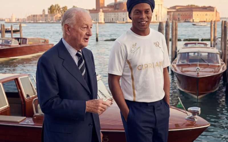 🔥 Il Ravenna svela la nuova maglia ispirata a Ronaldinho: “Nuovi colori, lo stesso sorriso”. L’annuncio è 🤩