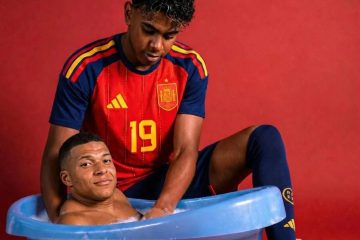 📲 Maledizione, pianti sugli spalti e memes: le reazioni social di Francia-Spagna