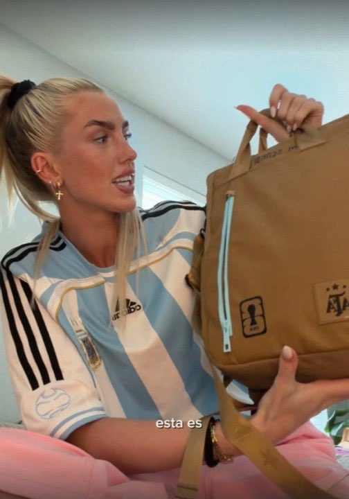 Zaino, borraccia e kit per il mate: i regali di Messi ai suoi compagni