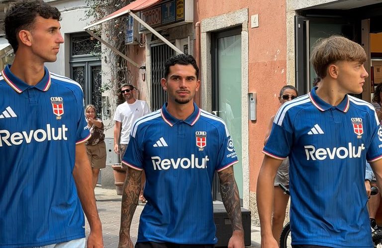 🍕Il Como presenta la nuova maglia… in pizzeria! L’iniziativa del club è 🤩