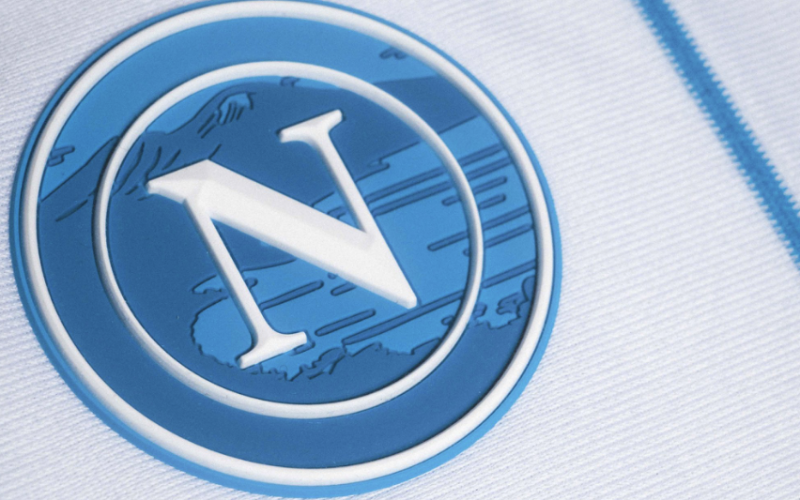 🔥 Il legame con l’Argentina e il segno di Maradona : la seconda maglia del Napoli è 🤩