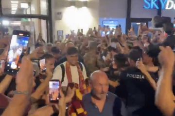 👑 Castro a Roma: accoglienza da RE! Oltre 2000 tifosi alla stazione Termini 🤯