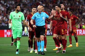 ⌛️ Taylor appende il… fischietto al chiodo: c’è il ritiro dell’arbitro