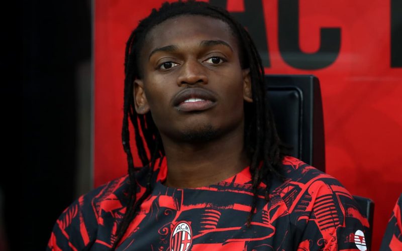 🔴⚫️ Leao è tornato! Il Milan prova a “convincerlo”: un club alza il pressing