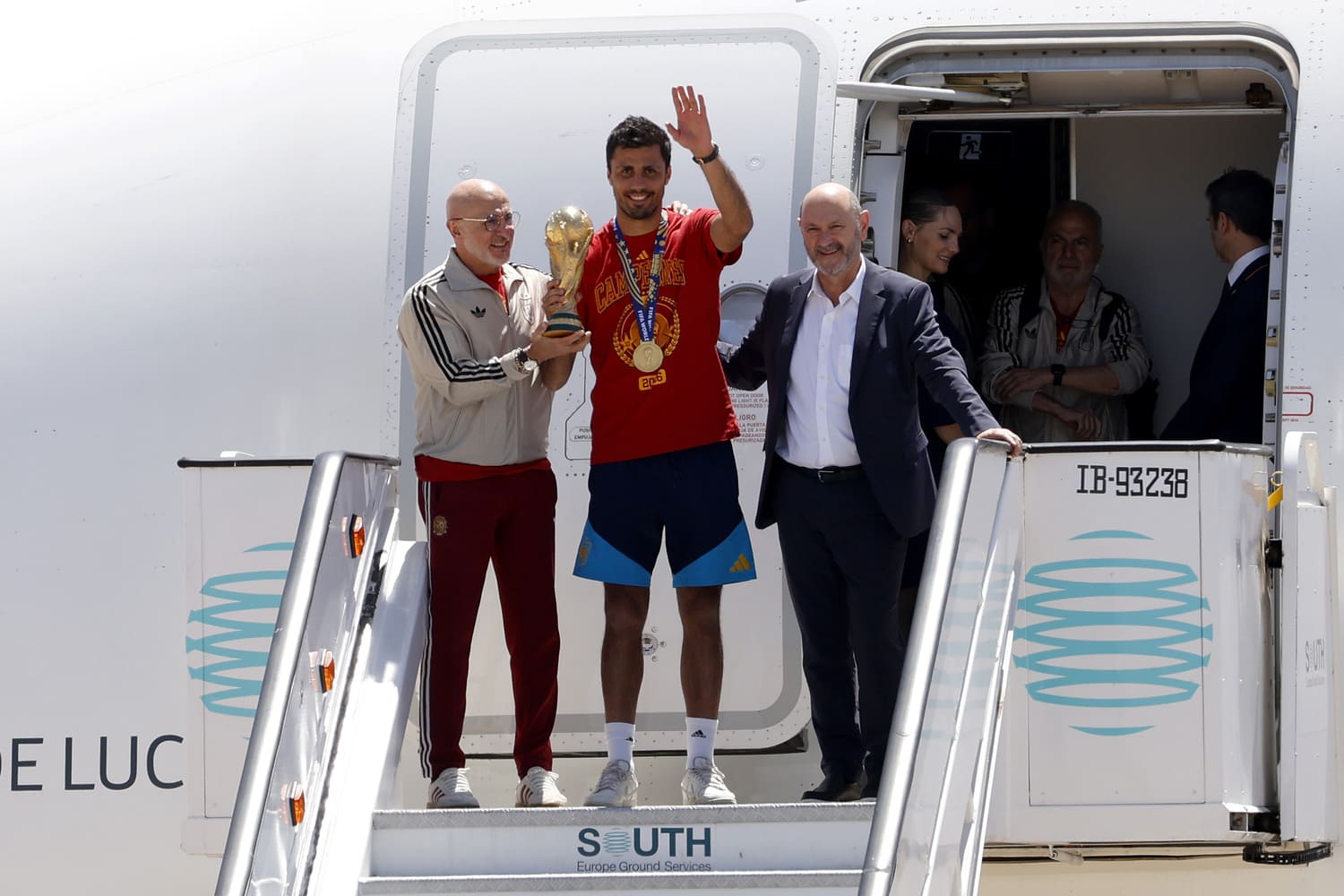 🏆 Festa Spagna: Siparietto 😂 con Cucurella. Ferran “sfotte” Trump