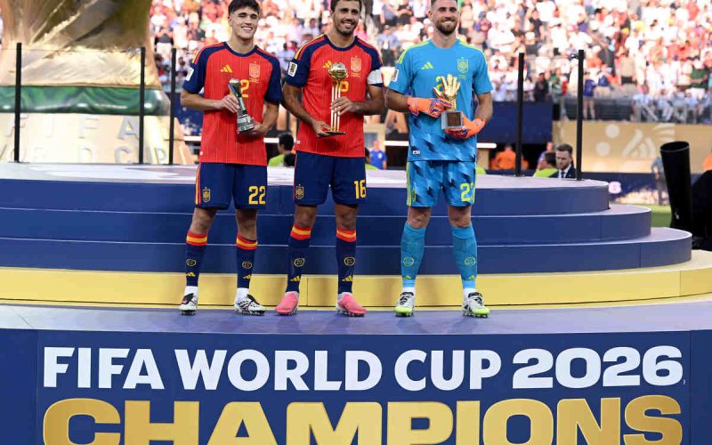 🔥 Rodri miglior giocatore, Scarpa d’Oro a Mbappé, a Unai Simon il Guanto d’Oro: tutti i premi assegnati