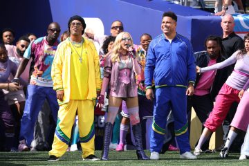 🎆 SPETTACOLO incredibile nell’intervallo di Spagna-Argentina: anche Ronaldo e Dinho tra i protagonisti