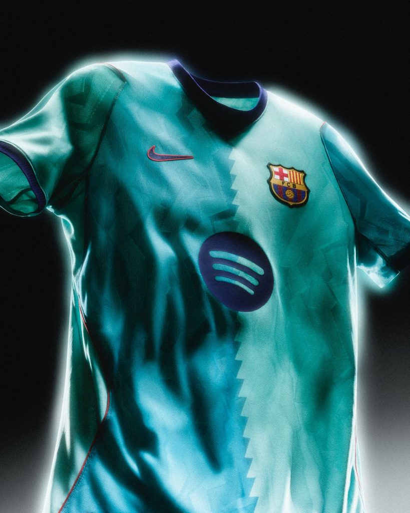 📸 Barcellona, la terza maglia è SPETTACOLARE! Richiamo ai tempi di Dinho e al primo Messi