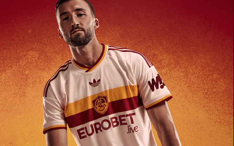 📸 Roma, presentato il kit Away per la stagione 2026/27: omaggio alla virtù romana della Pietas
