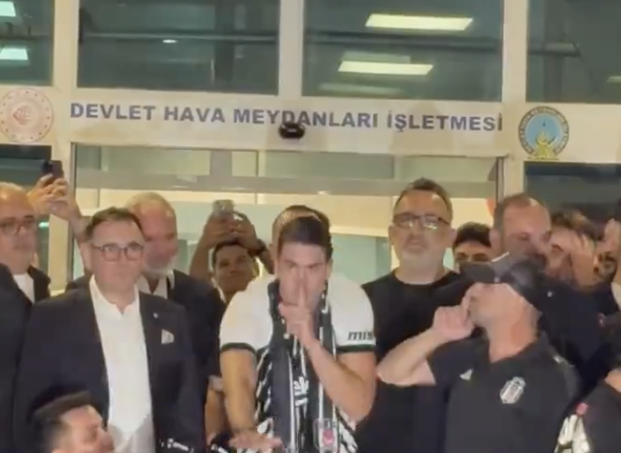 🤫 Vlahovic è sbarcato a Istanbul ed è già leader! Accoglienza da STAR 🎥