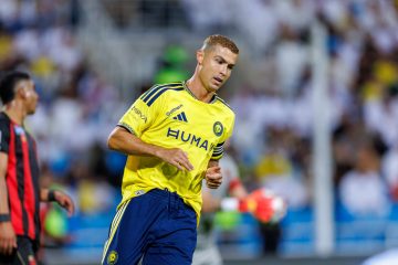 🎥 CR7 torna in campo con l’Al Nassr e sigla il gol n° 977: il nuovo taglio è 🤩