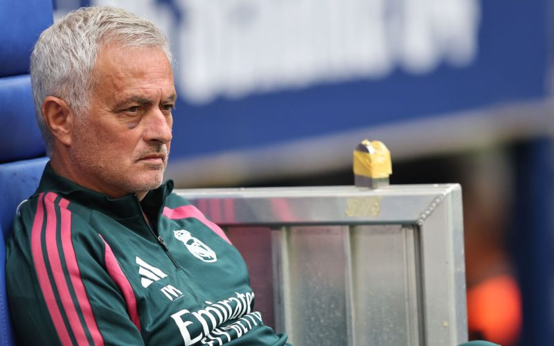 ❗ Real Madrid, Mourinho in panchina con un evidente occhio nero: il motivo