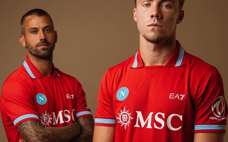 📸 Le maglie perse: rosso dominante per il Napoli, Avellino CORAGGIOSO, River Plate tradizionalista