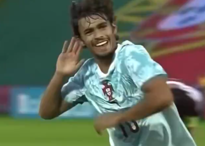 😍 EUROGOL in rovesciata! Tutti pazzi per Mora in Portogallo 🎥