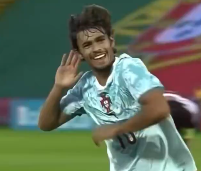 😍 EUROGOL in rovesciata! Tutti pazzi per Mora in Portogallo 🎥