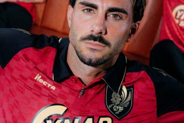 🔥 Rosso e stemma NUOVO: il Venezia presenta la terza maglia. Le foto