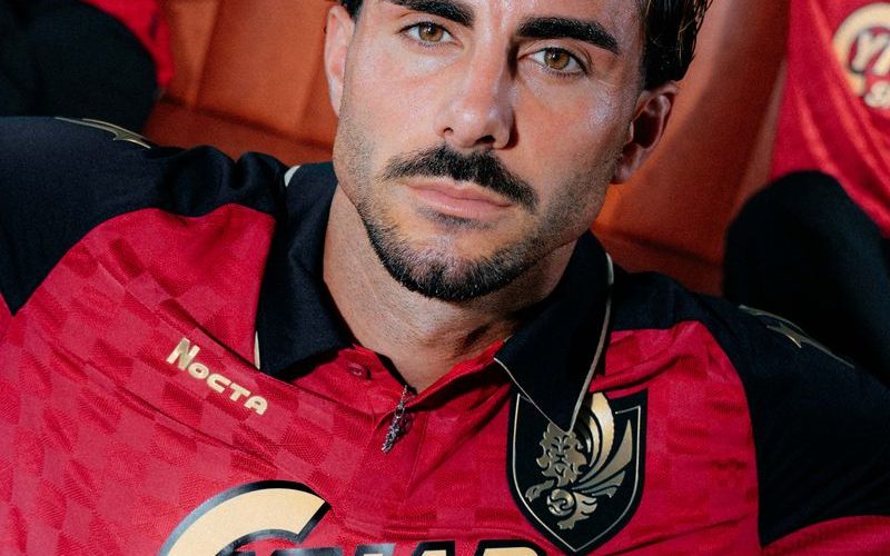 🔥 Rosso e stemma NUOVO: il Venezia presenta la terza maglia. Le foto