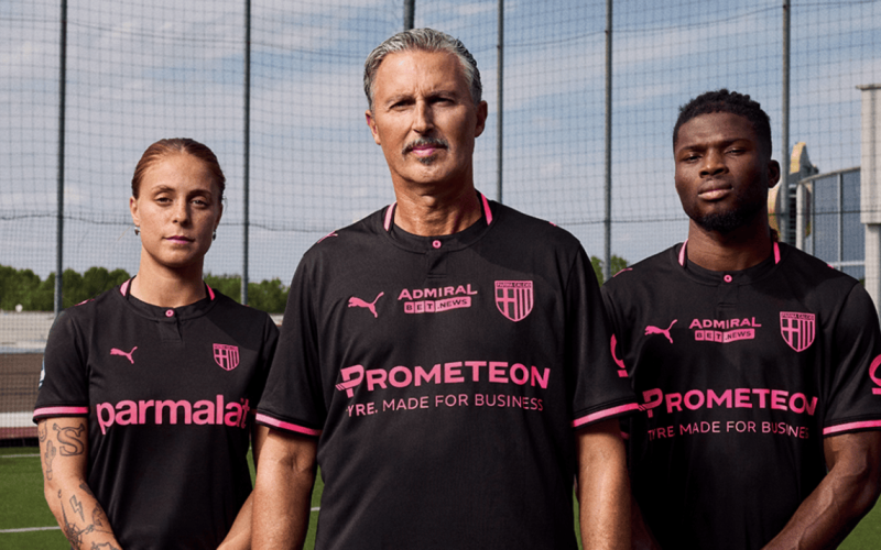 📸 “Audace fuori. Leggenda dentro”: il Parma presenta il nuovo Third kit 2026/27