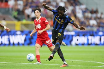 📸 Bisseck ritrova Dumfries: l’abbraccio tra il 🇩🇪 e l’ex Inter è 🥹