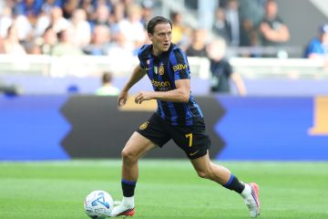 🤣 Gaffe e risate a DAZN! Ferrara a Zielinski: “Sbaglio o sei ancora a zero gol?”. Il 🇵🇱: “Sbagli”