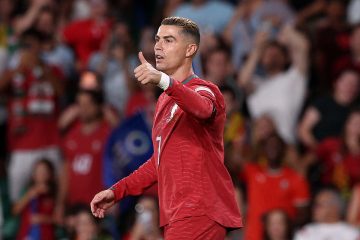 📸 Serata NERA per CR7: il gol mangiato da 0.75xG è assurdo! Fuorigioco e standing ovation 👀