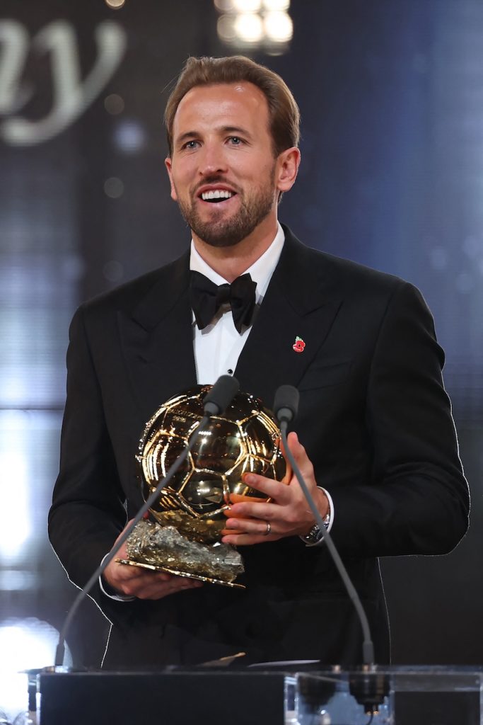 🎥 Kane fa anche il cantante: il Pallone d’Oro intona Wonderwall ai microfoni 😂