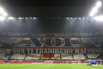 🤩 Coreografie INCREDIBILI e Kakà commosso: le prime foto del derby sono 🔥