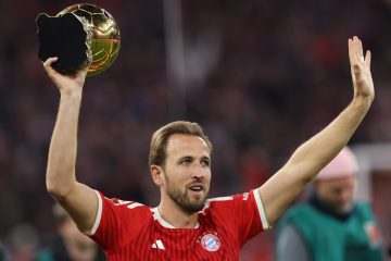 ⭐️ Bayern Monaco AI PIEDI di Harry Kane! Accoglienza da 👑 per il vincitore del Pallone d’Oro