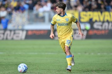 🗣️ Frosinone, Schmid: “Alvini ci spinge per andare al limite! Raimondo? Una specie di CR7…”
