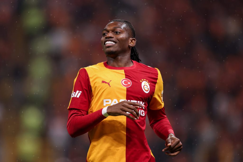 ❗ Infortunio per Rafa Leao col Galatasaray, entra nella ripresa ed esce dopo 16′. Il suo sostituto segna il gol vittoria