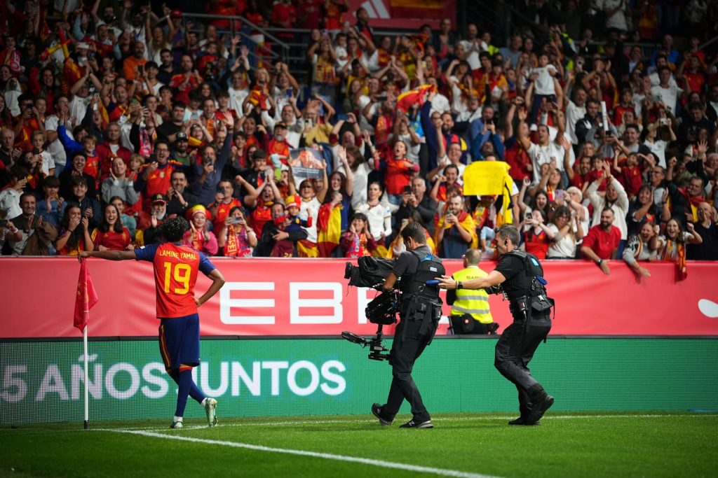 💪🏻 La Spagna fatica, ma vince: Cechia battuta per 3-1. Gol SUPER di Yamal, la reazione di de la Fuente è 😮