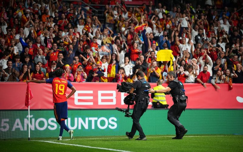 💪🏻 La Spagna fatica, ma vince: Cechia battuta per 3-1. Gol SUPER di Yamal, la reazione di de la Fuente è 😮
